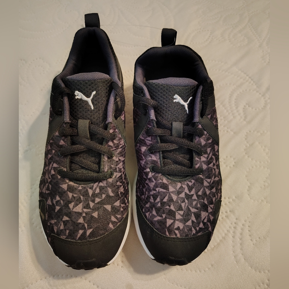 Puma Black and Gray Sneakers Casual Athletic Design